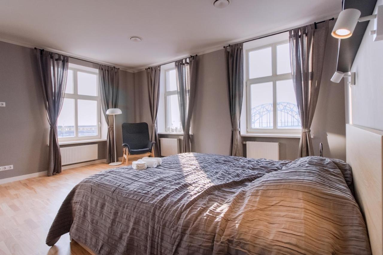 Modern Apartment In Old Riga With A River View ภายนอก รูปภาพ